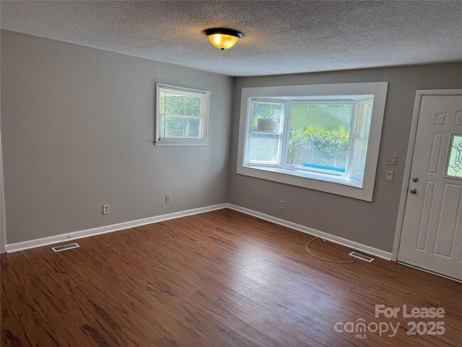 Building Photo - 109 Pine Inn Dr