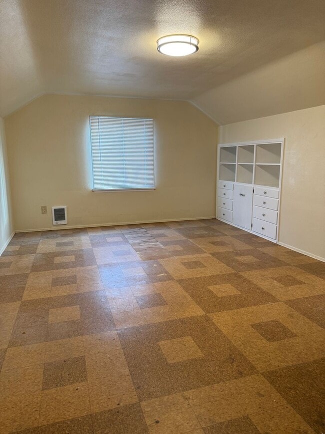 Building Photo - Unique 2 story, 3 bed home in Mount Vernon