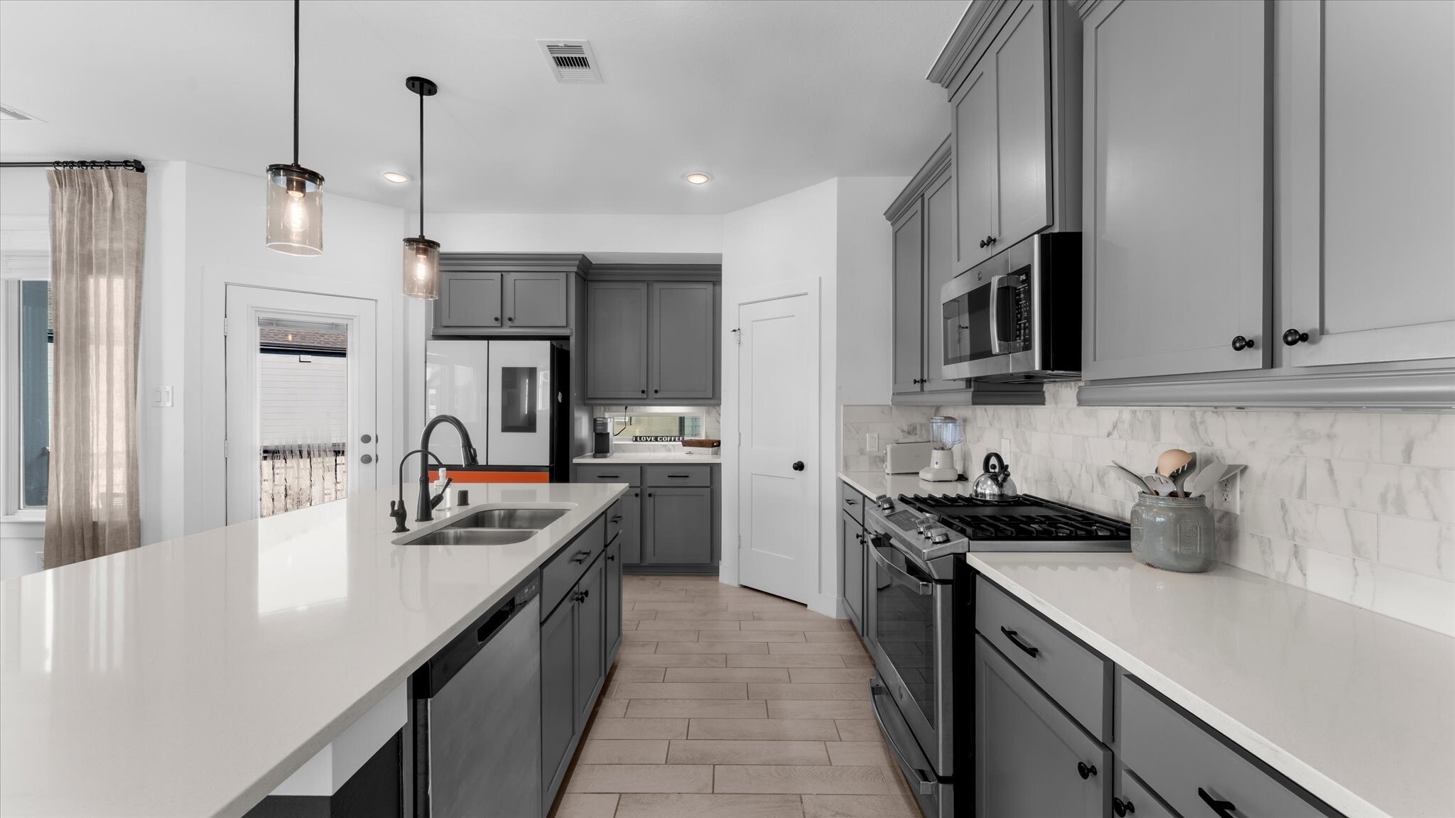 Building Photo - 15135 Colorado Bnd Pk Dr