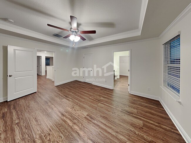 Building Photo - 1028 Sky Lks Dr