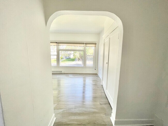 Building Photo - Beautiful Remodeled Studio on South Hill! ...