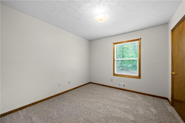 Building Photo - 5405 Iris Dr SW