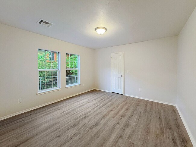 Building Photo - FOR RENT: Charming 2-Bedroom Home with a Versatile Bonus Room!
