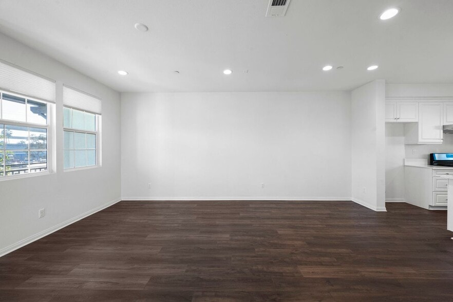 Building Photo - 8887 Orangethorpe Ave