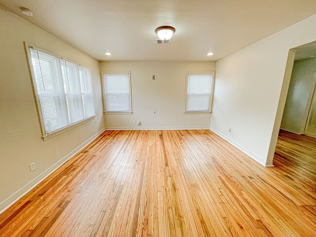 Building Photo - MOVE IN READY! Updated 2 Bed - 1 Bath NW OKC!