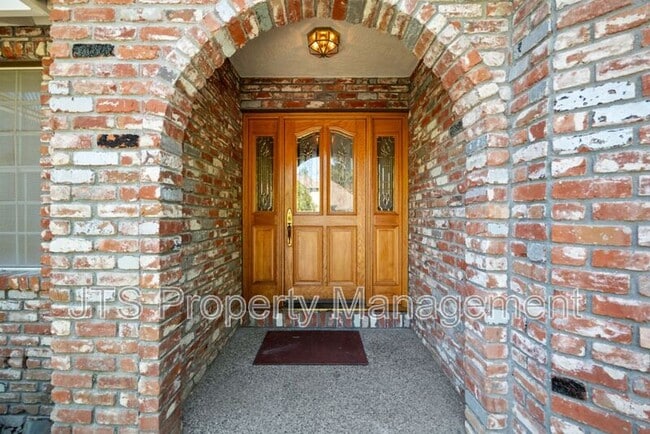 Building Photo - 7723 River Landing Dr