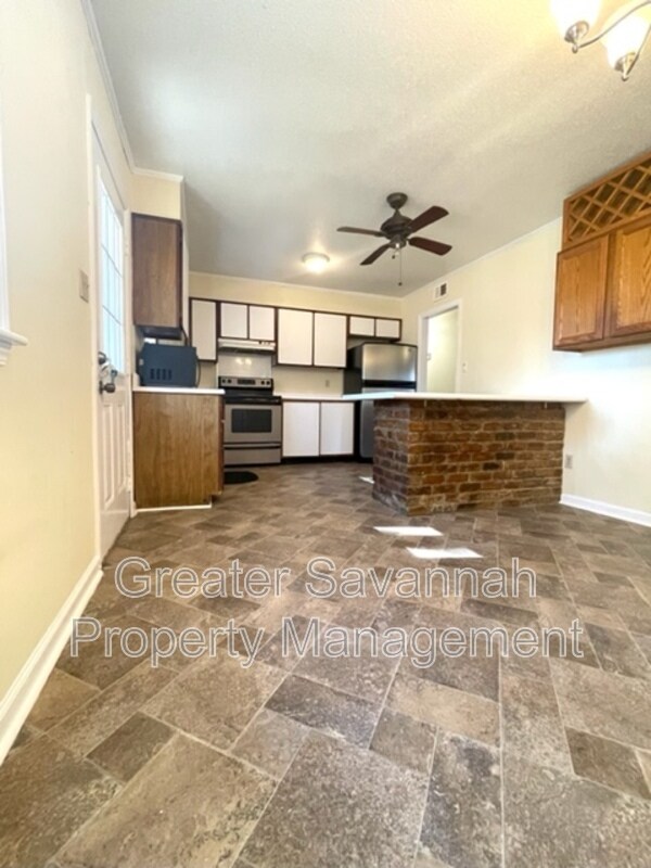 Building Photo - 320 Chatham Villa Dr