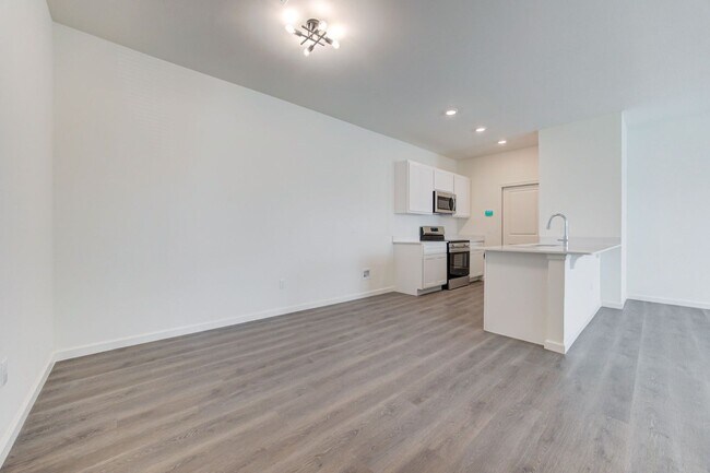 Building Photo - New Construction-Never Lived in Duplex, Pe...