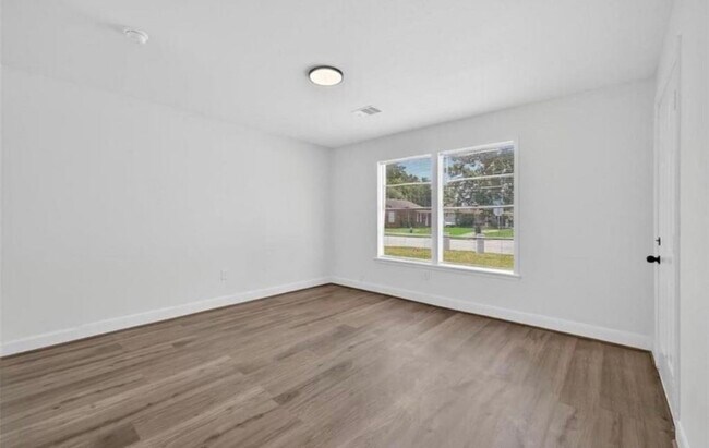 Building Photo - 7023 Crestmont St