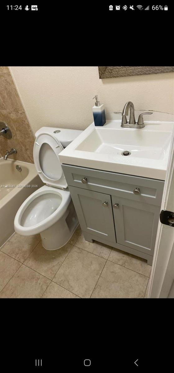 Building Photo - 290 E 65th St