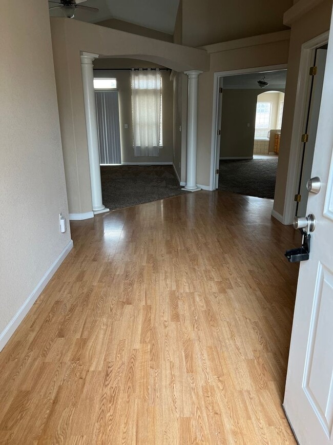 Building Photo - Golf Course home for rent, 1997 sqft, 3 be...