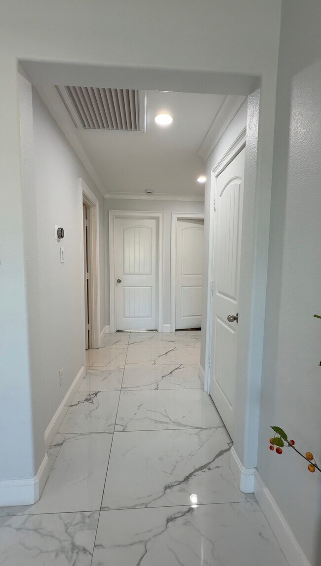 Building Photo - 1610 City Nights Wy