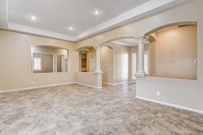 Building Photo - 4 Bedroom Single Story in Mountains Edge