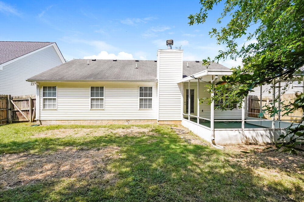Building Photo - 1318 Eastwoods Dr