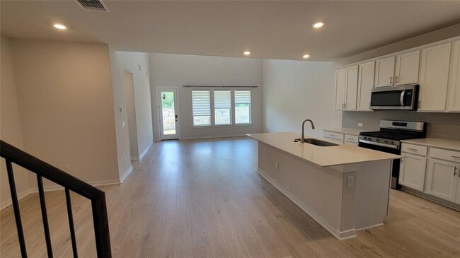 Building Photo - 429 Tinto St