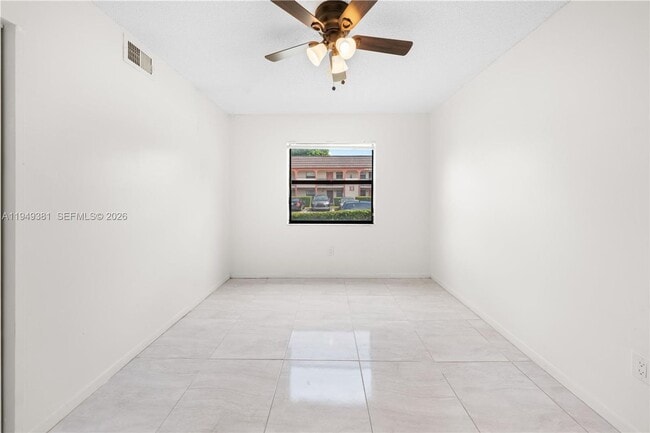 Building Photo - 20905 NE 8th Ct