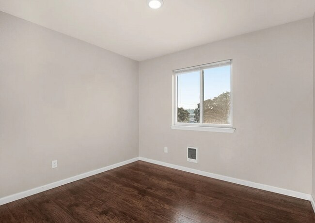 Building Photo - 3508 S 45th St