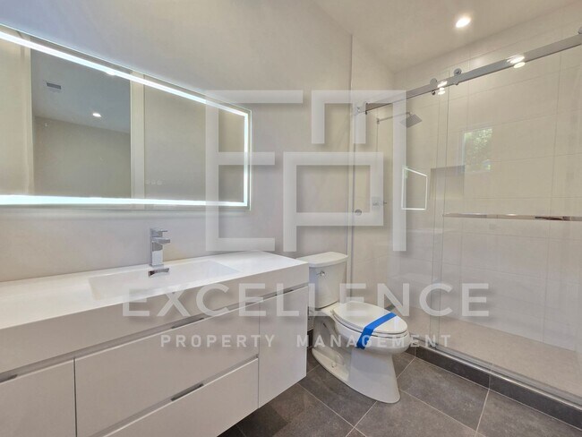 Building Photo - Brand New Build 5/5 Home & 2/2 Cottage - C...