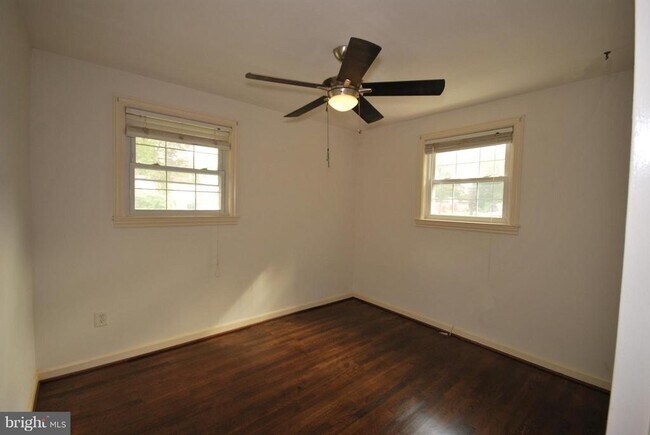 Building Photo - 10720 Tenbrook Dr