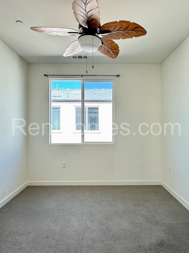 Building Photo - Otay Mesa, 5841 Seacliff Pl #95, LVP Flooring, Quartz Counters, 8 Solar Panels, AC, 2 Car Garage.