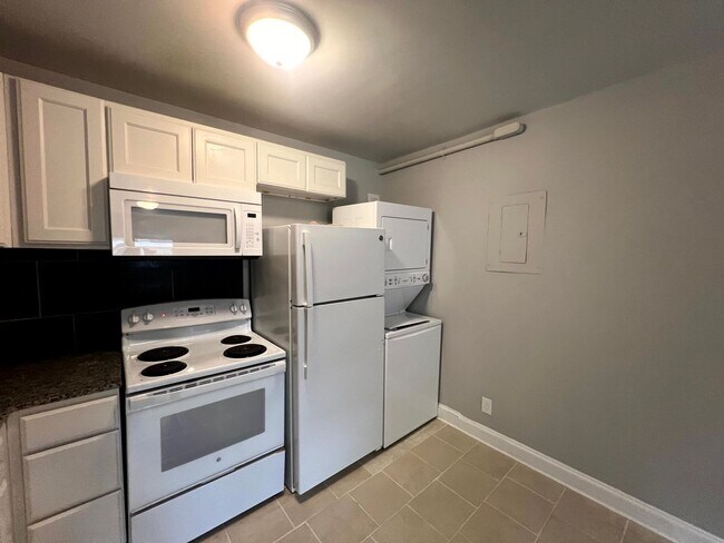 Building Photo - 214 Woodrow St