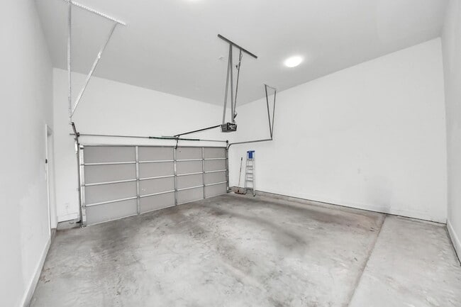 Building Photo - 1628 W 24th St