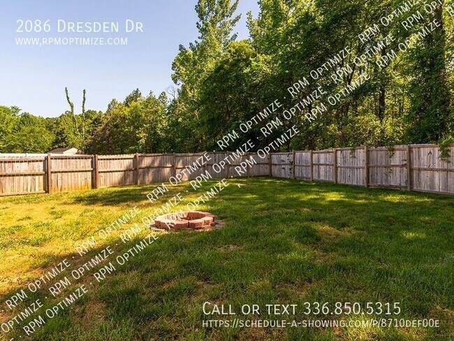 Building Photo - 2086 Dresden Dr