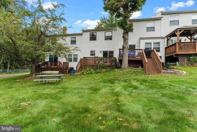 Building Photo - 435 N Mt Vernon Cir