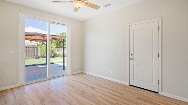 Building Photo - ADORABLE 4 BED/2.5 BATH TOWNHOME WITH CORNER LOT AND LARGE FENCED REAR YARD WITH PATIO