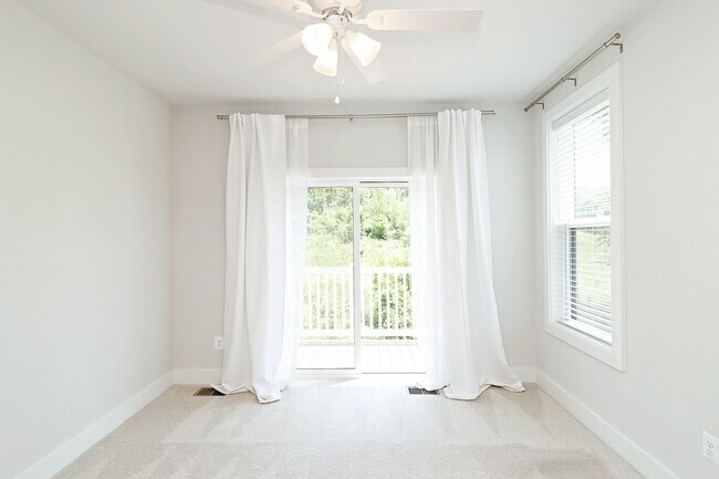 Building Photo - Pet-Friendly Brookhill Commons End-Unit Condo