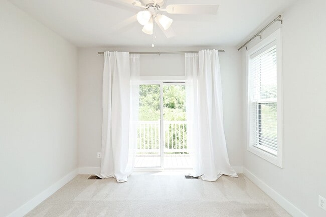 Building Photo - Pet-Friendly Brookhill Commons Townhome-Style Condo