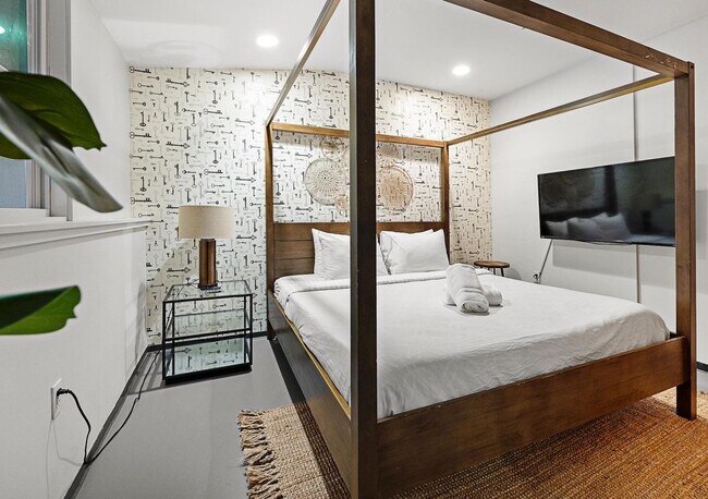 Building Photo - 160 E Berkeley St