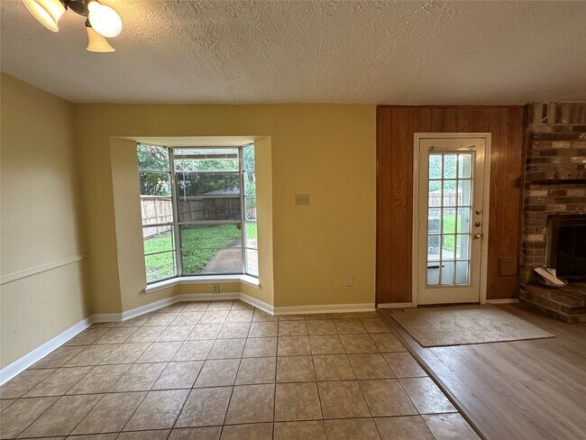 Building Photo - 1937 Arcadia Dr