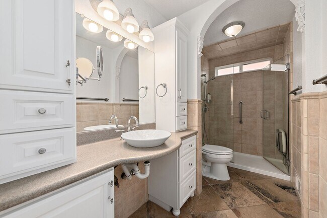 Building Photo - Spacious Single-Family Home in Great Location!