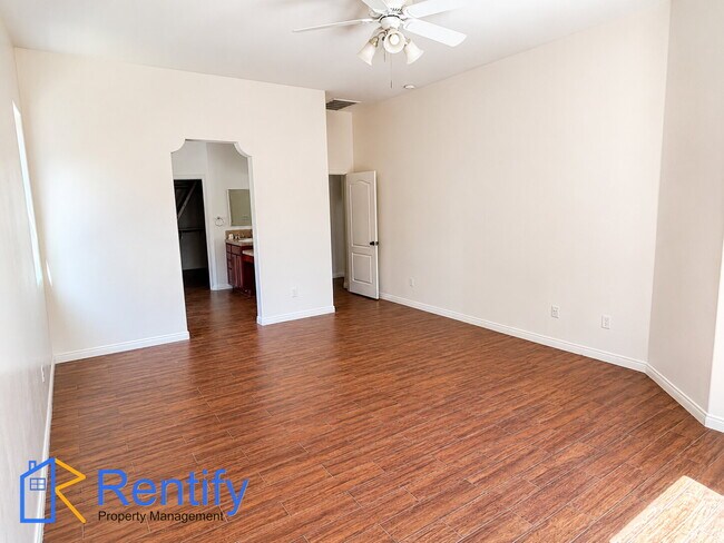 Building Photo - 4 bed, 2.5 bath home in NW Bakersfield - Gardener included