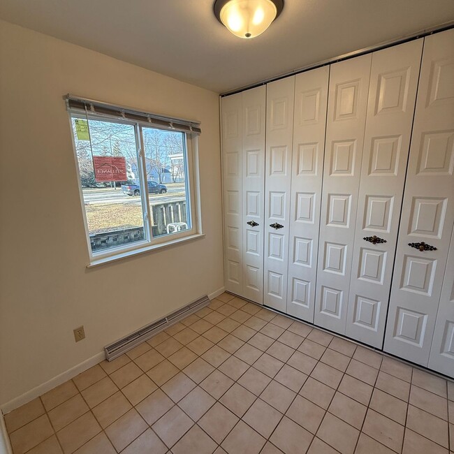 Building Photo - 213-217 N Thompson Rd