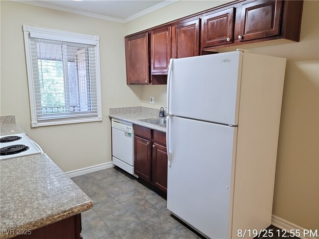 Building Photo - 5163 Indian River Dr