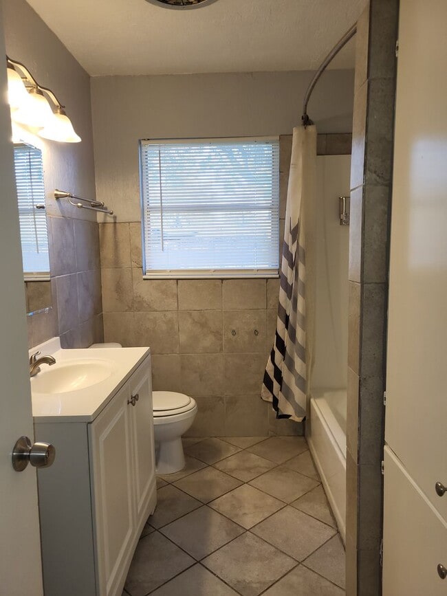 Building Photo - 3/2 Home ready for move-in