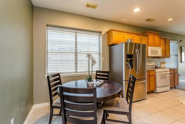 Building Photo - 15230 Ledgewood Park Dr