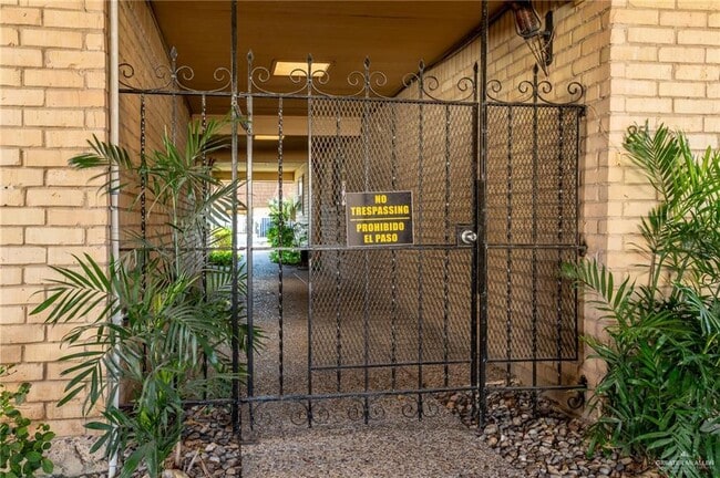 Building Photo - 27 El Rancho Rd