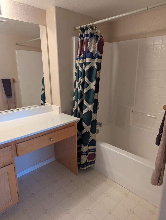 Building Photo - Furnished Condo at the Falls!
