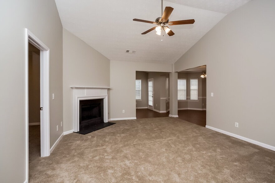 Building Photo - 5275 Yellow Pine Dr