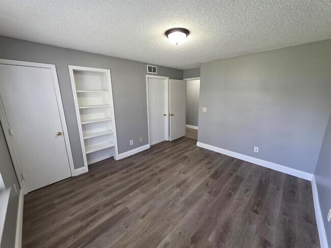 Building Photo - 6130 Westgate Dr