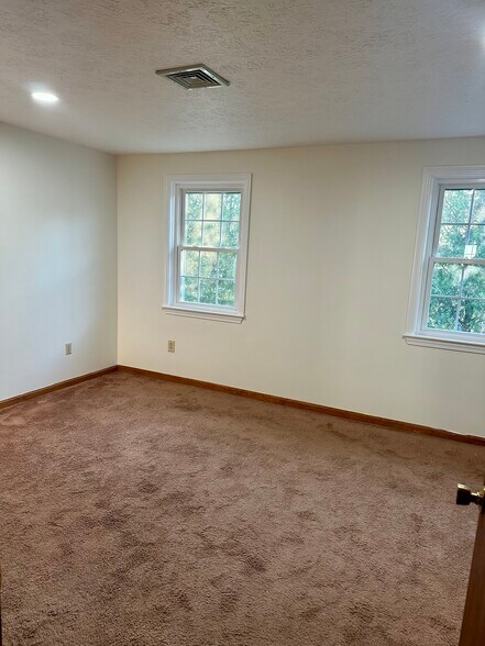 Building Photo - 45 Fox Meadow Rd