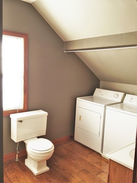 Bathroom with W/D - 923 Hillcrest E Dr