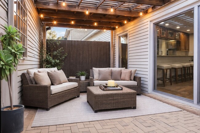 Building Photo - 2086 Augusta Dr