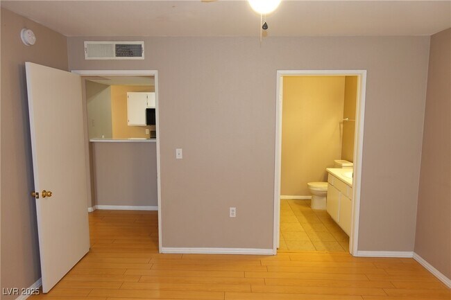 Building Photo - 7885 W Flamingo Rd
