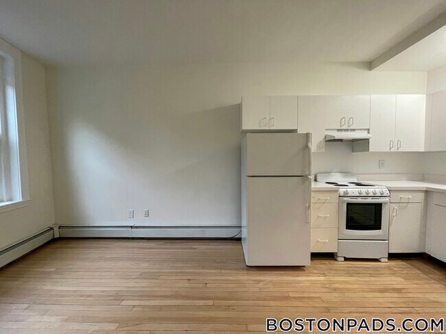 Primary Photo - 1539 Beacon St