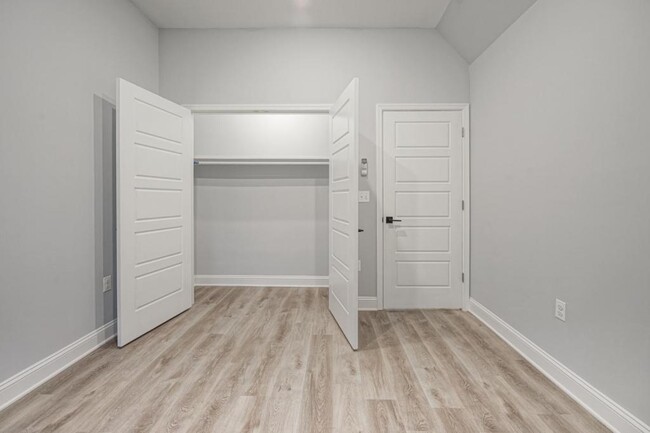 Building Photo - 1156 S 52nd St