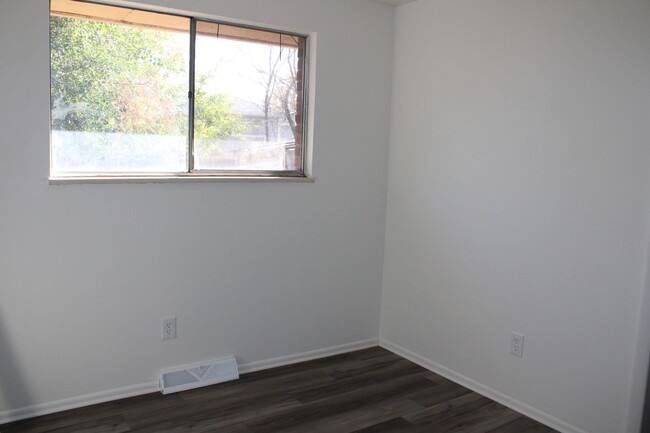 Building Photo - Wonderful Remodeled Duplex in the Heart of...